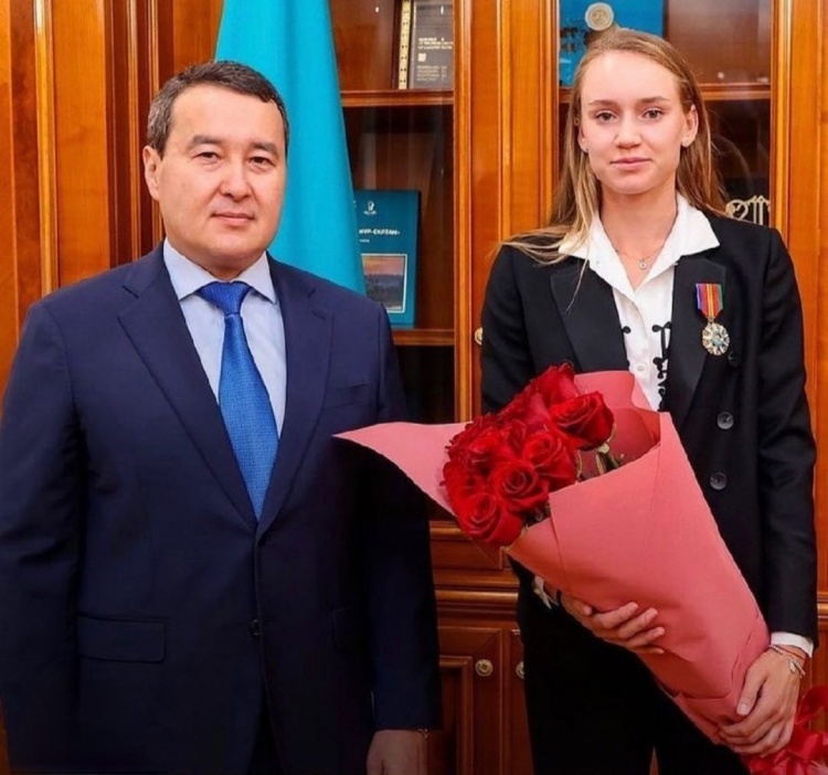 自升入英超 自升入英超